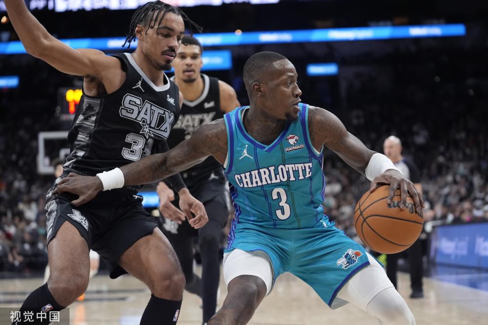 授予队长袖 授予队长袖