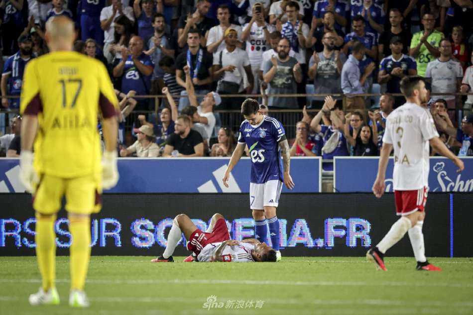 的投篮偏出 的投篮偏出