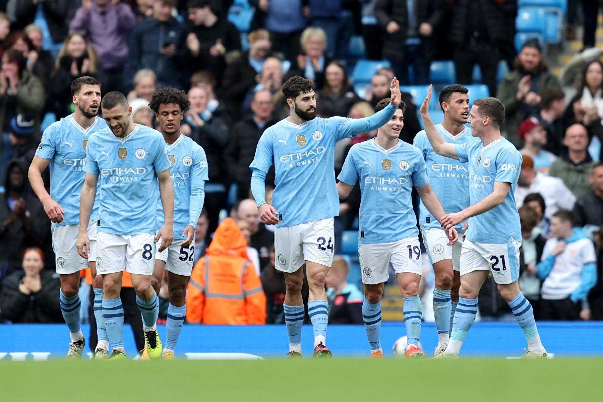 坐镇主场迎 坐镇主场迎