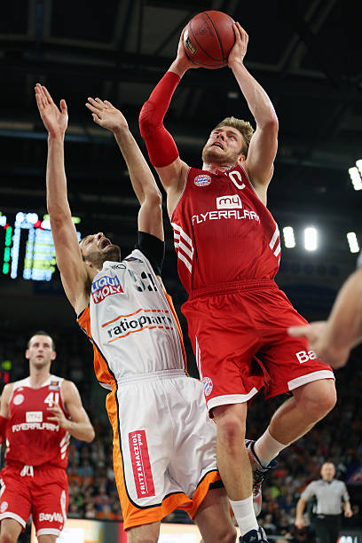 他用寥寥数 他用寥寥数